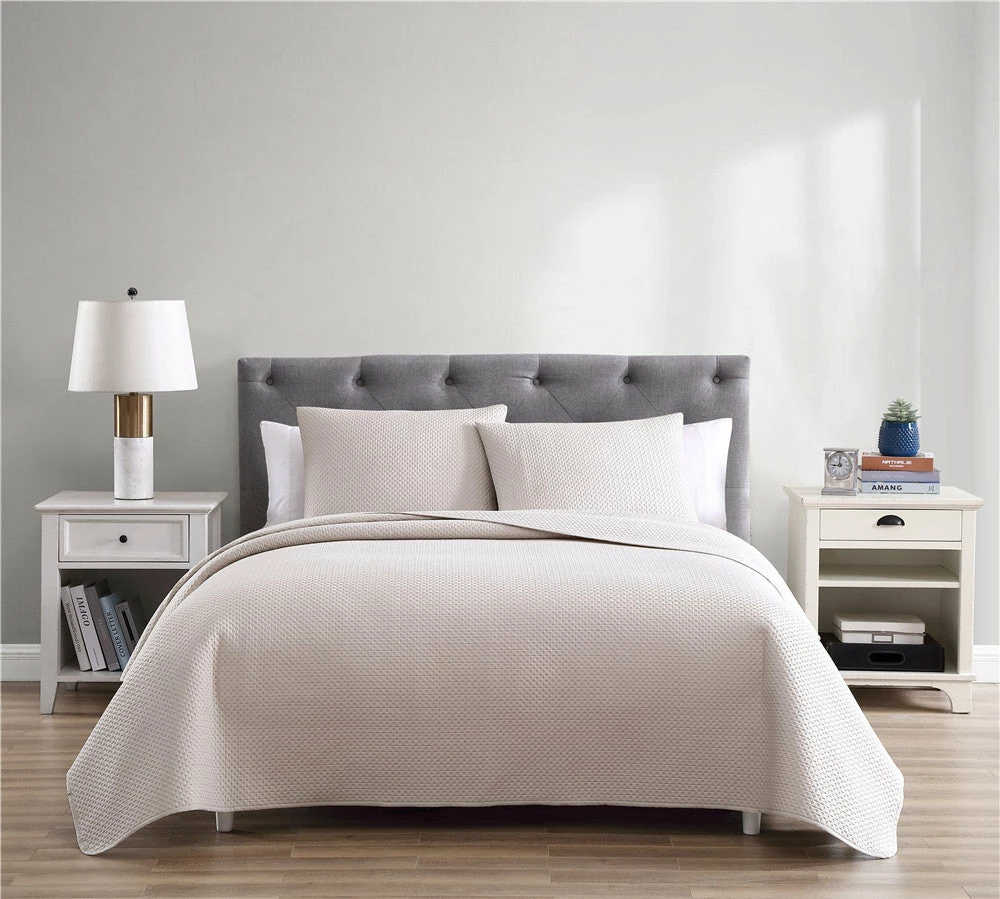 The Nesting Company Aspen 3 Piece Quilt Set 4 The Nesting Company Aspen 3 Piece Quilt Set - Image 2